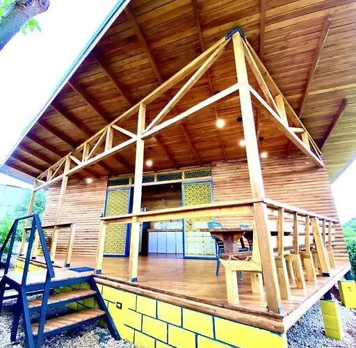 Hoja Azul - Sustainable Teak Modern In